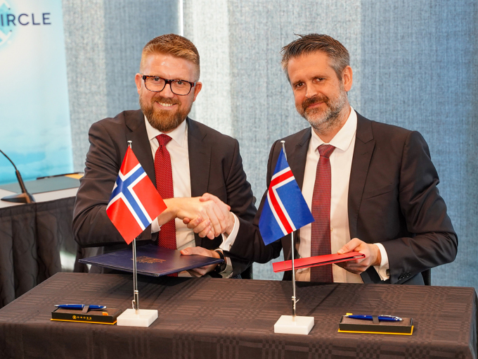 Statssekretærene Eivind Vad Petersson og Martin Eyjólfsson signerte MoU-en som viderefører det arktiske forskningssamarbeidet mellom Norge og Island. Foto: Liv Anette Luane, Det kongelige hoff